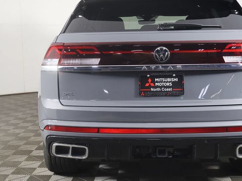 Used 2024 Volkswagen Atlas Cross Sport SEL Premium R-Line AWD/4WD image 19