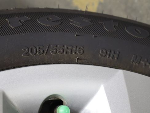 Used 2025 Toyota Corolla LE FWD image 40