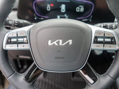 Used 2025 Kia Telluride EX image 18