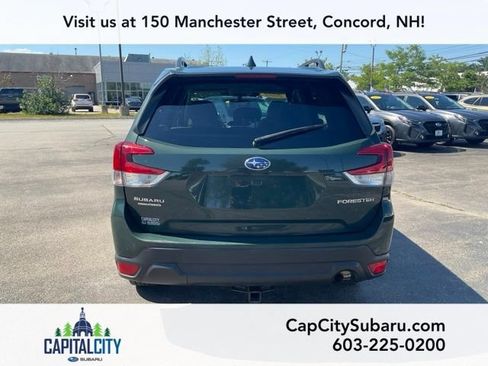 Used 2022 Subaru Forester Premium AWD/4WD image 5