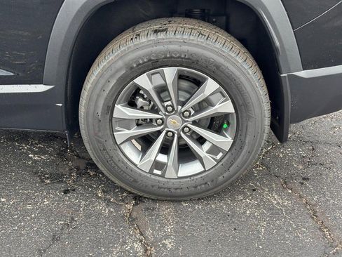 New 2026 Chevrolet Equinox LT w/ Convenience Package II FWD image 4