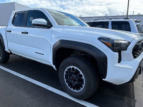 Used 2024 Toyota Tacoma TRD Off-Road AWD/4WD image 1
