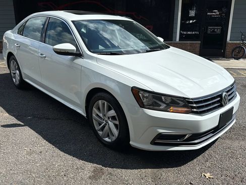 Used 2018 Volkswagen Passat 2.0T SE FWD image 3