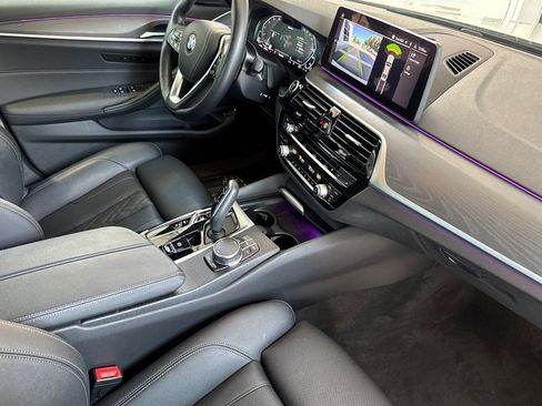 Used 2023 BMW 530e RWD image 19