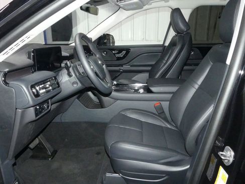 New 2025 Lincoln Aviator 2WD w/ Jet Appearance Package image 9