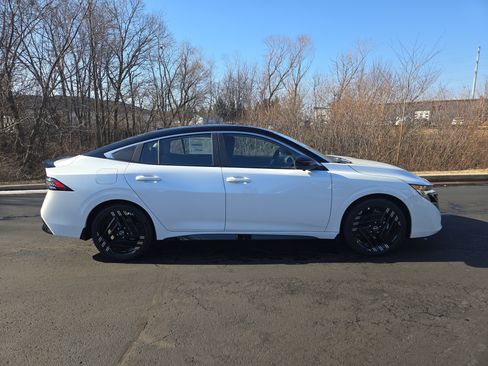 New 2026 Nissan Sentra SR w/ SR Premium Package image 2