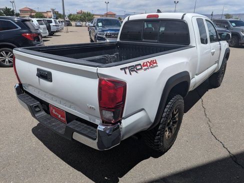 Used 2019 Toyota Tacoma TRD Off-Road AWD/4WD image 5