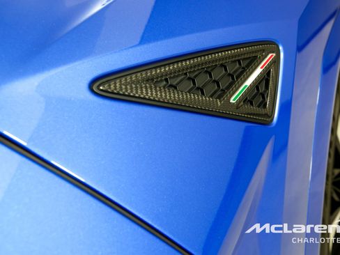 Used 2022 Lamborghini Urus AWD/4WD image 41