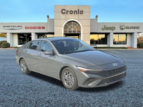 Used 2024 Hyundai Elantra SEL FWD image 1