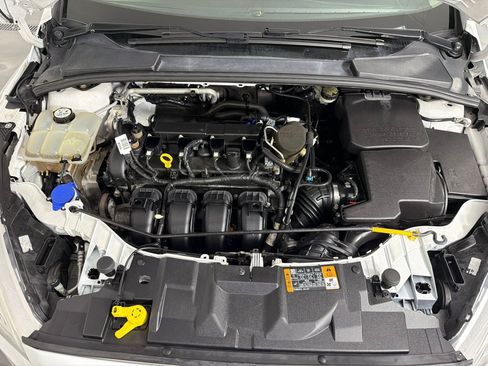 Used 2016 Ford Focus SE w/ SE Power Seat Package FWD image 25