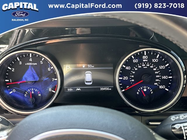 Used 2024 Kia Carnival EX FWD image 25