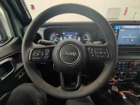 Used 2024 Jeep Wrangler Unlimited AWD/4WD image 20