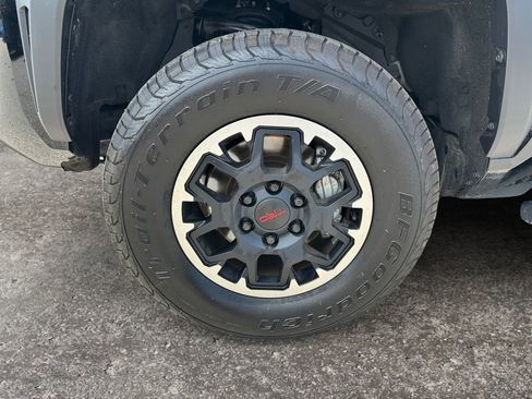 Used 2024 Toyota Tacoma TRD Off-Road w/ TRD Off Road Premium Package AWD/4WD image 8