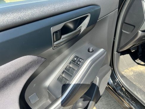 Used 2023 Toyota Highlander L FWD image 12