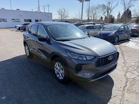 Used 2023 Ford Escape Active image 4