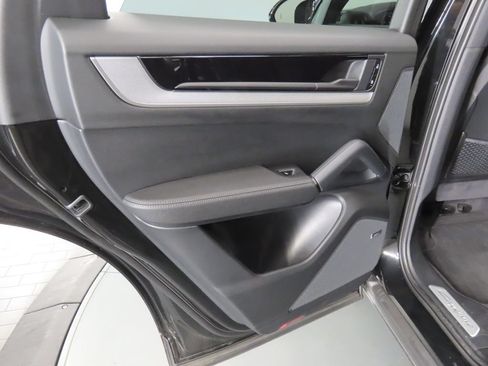 Certified 2024 Porsche Cayenne AWD/4WD image 44