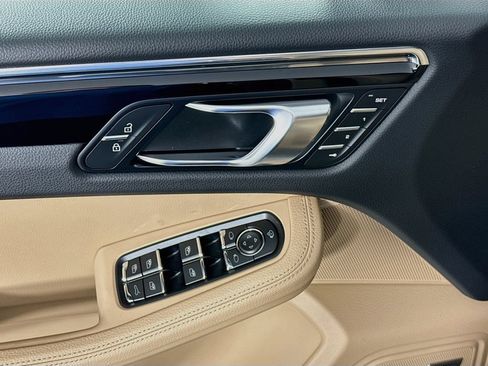 Certified 2026 Porsche Macan AWD/4WD image 18