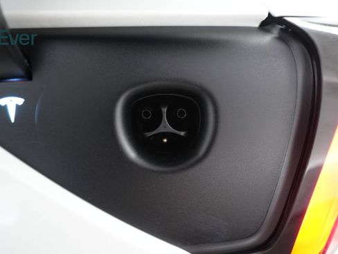 Used 2023 Tesla Model Y Performance AWD/4WD image 10