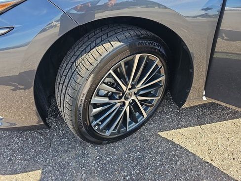 Certified 2025 Lexus ES 300h w/ Premium Package image 33