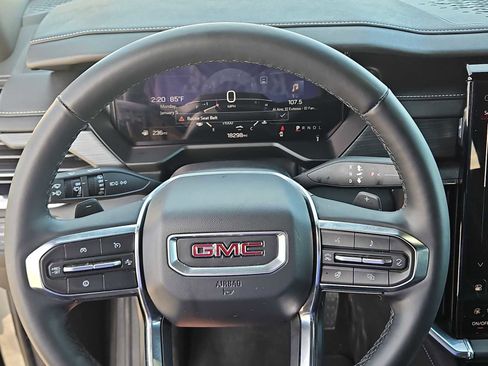 Used 2025 GMC Acadia Elevation image 19