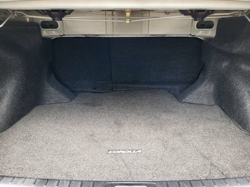 Used 2019 Toyota Corolla SE w/ Carpet Mat Package (TMS) FWD image 27
