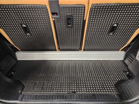 Used 2023 Land Rover Defender 90 SE AWD/4WD image 33