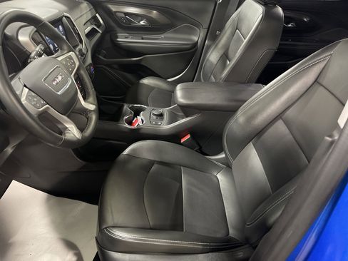 Used 2024 GMC Terrain SLT image 8