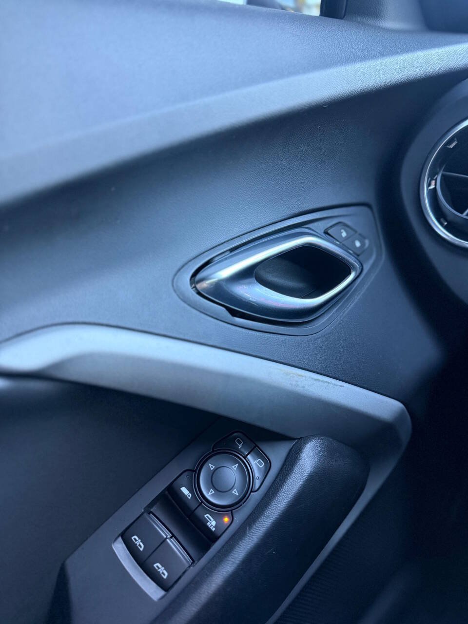 Used 2020 Chevrolet Camaro LT RWD image 21