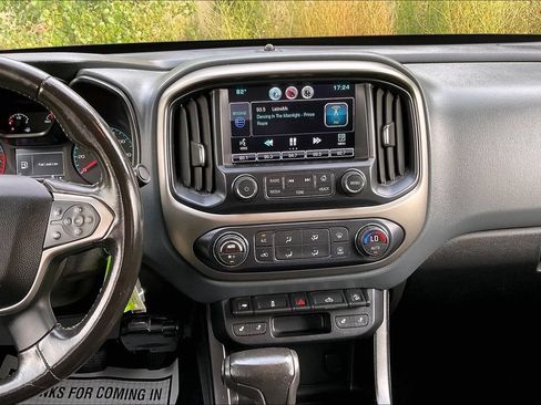 Used 2015 Chevrolet Colorado Z71 AWD/4WD image 6