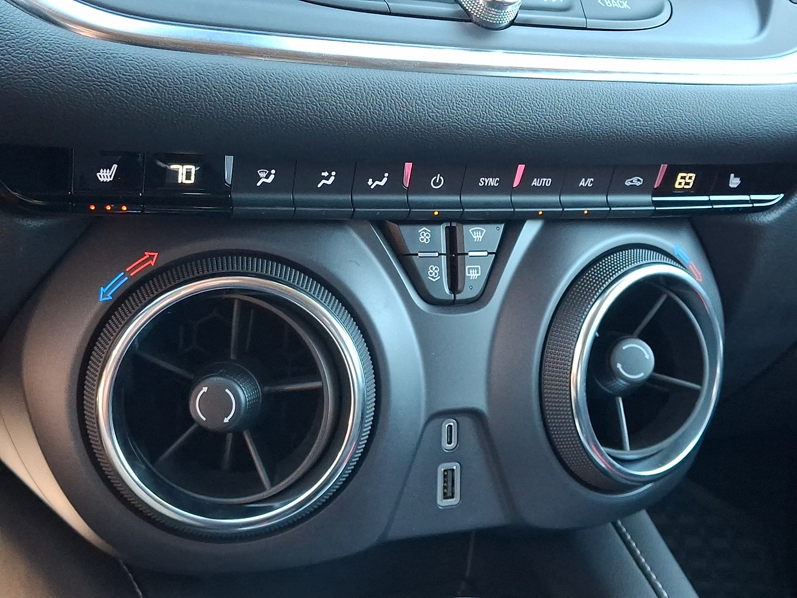 Used 2025 Chevrolet Blazer LT FWD image 17