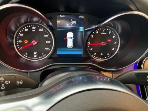 Used 2022 Mercedes-Benz GLC 300 w/ AMG Line image 10