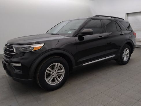 Used 2023 Ford Explorer XLT w/ Equipment Group 202A RWD image 2