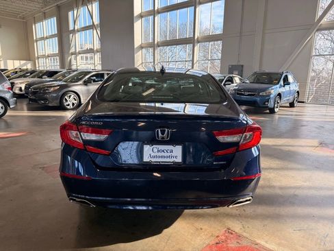 Used 2018 Honda Accord Touring image 4