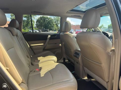 Used 2010 Toyota Highlander SE AWD/4WD image 13