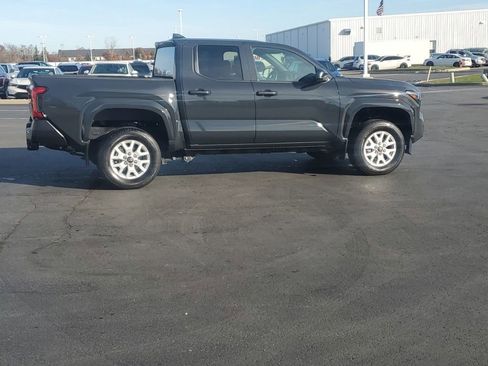 Used 2024 Toyota Tacoma SR image 9