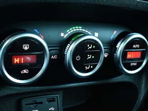 Used 2014 FIAT 500L Trekking w/ Popular Equipment Group image 35