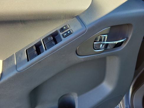 Used 2019 Nissan Frontier SV image 16