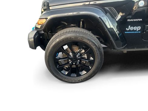 Used 2023 Jeep Wrangler Unlimited Sahara w/ Cold Weather Group image 14