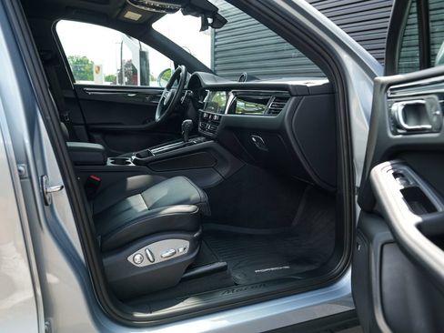 Certified 2026 Porsche Macan AWD/4WD image 35