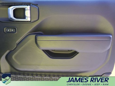 Used 2023 Jeep Wrangler Unlimited Rubicon 4xe w/ Cold Weather Group AWD/4WD image 8