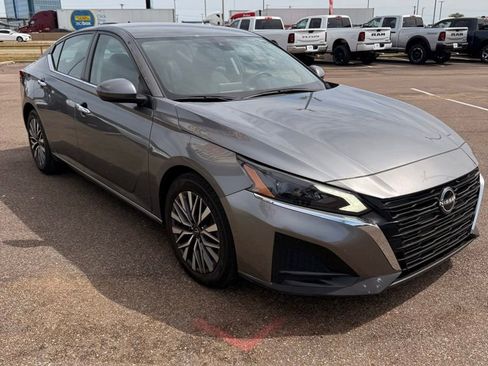 Used 2023 Nissan Altima 2.5 SV FWD image 7