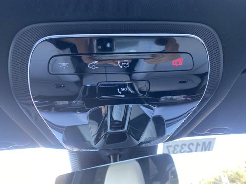 Used 2025 Mercedes-Benz GLC 300 4MATIC image 17