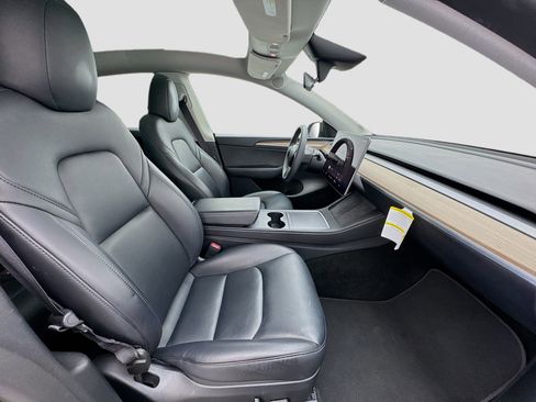 Used 2024 Tesla Model Y Long Range RWD image 20