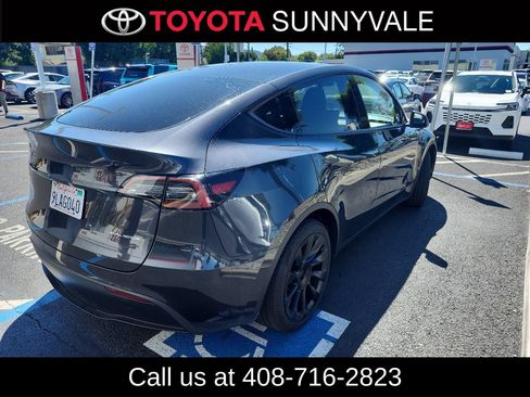 Used 2024 Tesla Model Y Long Range AWD/4WD image 2