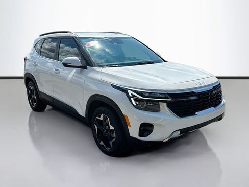 Used 2024 Kia Seltos EX AWD/4WD image 3