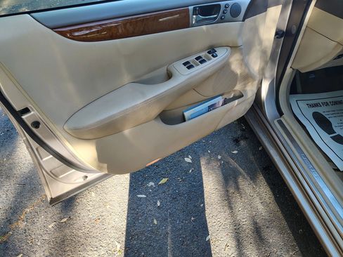Used 2005 Lexus ES 330 FWD image 5