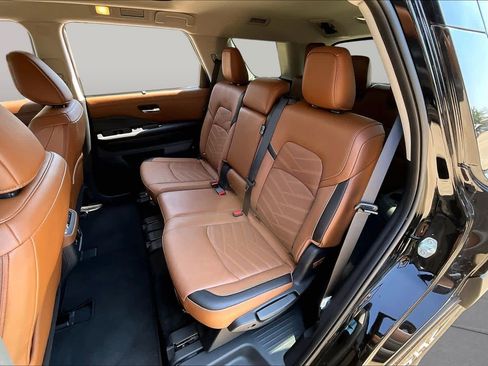 Certified 2025 Nissan Pathfinder Platinum w/ Cargo Package FWD image 18