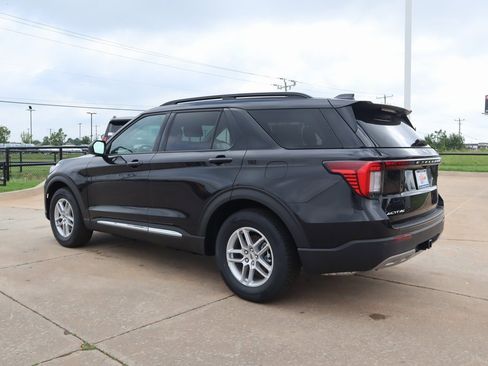 New 2025 Ford Explorer Active w/ Active Comfort Package image 11