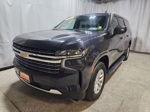 Used 2024 Chevrolet Suburban LT image 3
