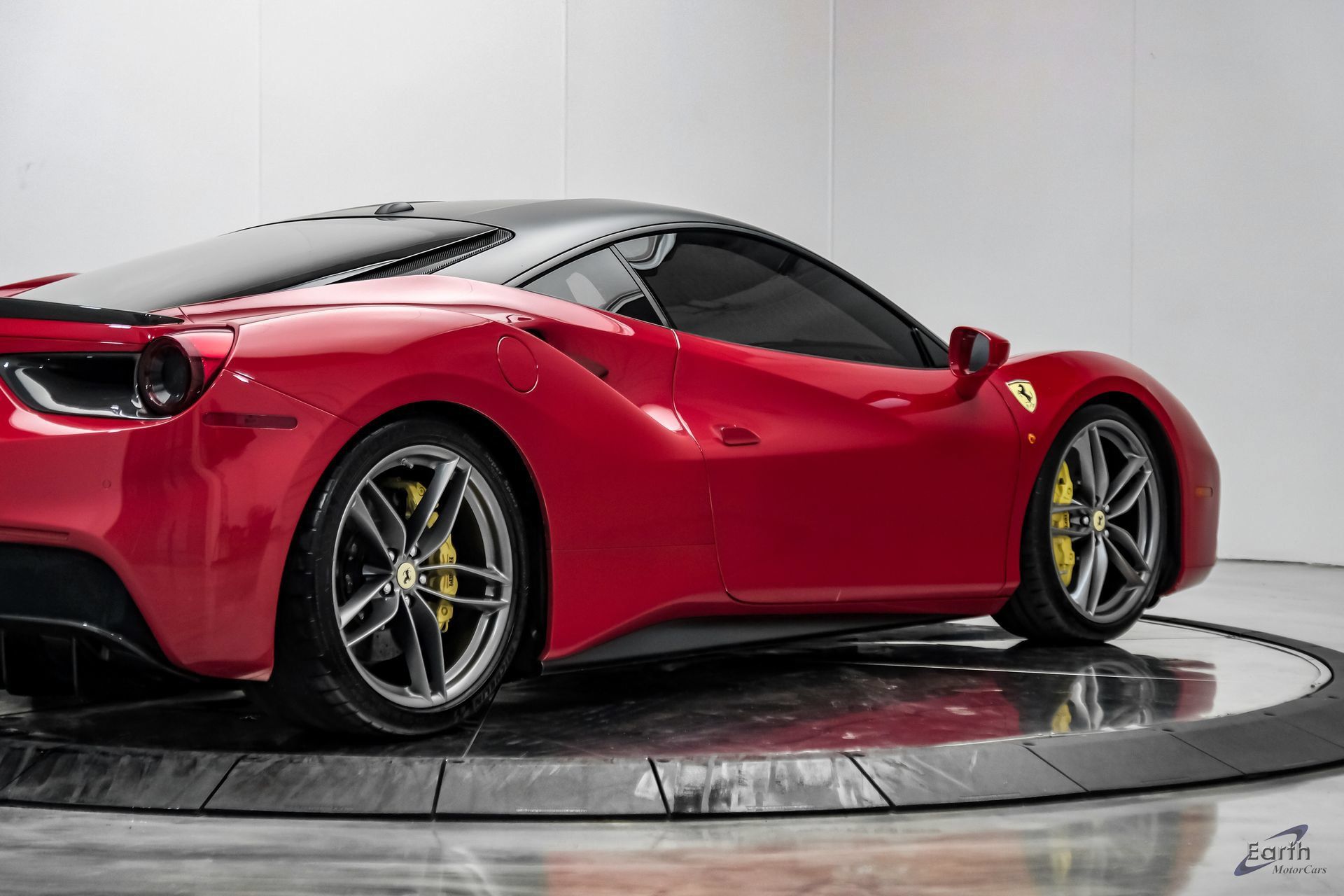 Used 2017 Ferrari 488 GTB RWD image 23